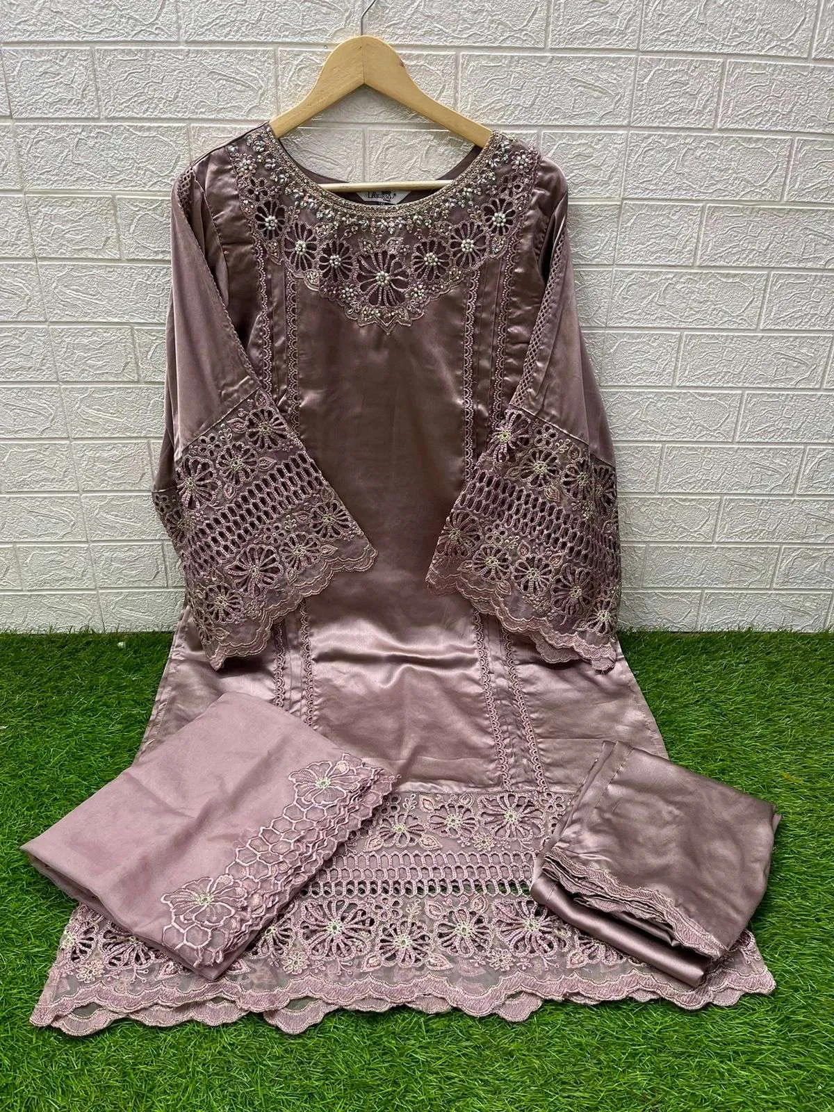 Laxuria Trendz D No 1553