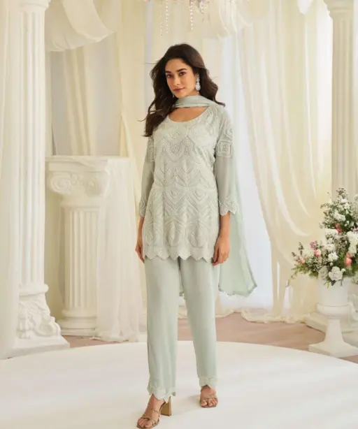 Sayuri Designer Hoor